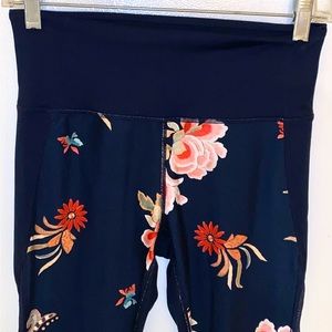 Athleta Navy Floral High Waisted Leggings Sz S EUC